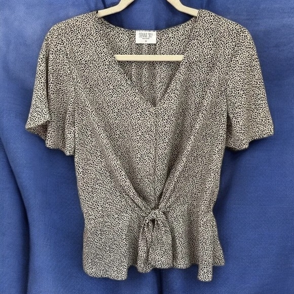 Sienna Sky Gray Short Sleeve Top - Picture 1 of 7